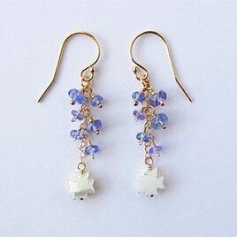 14kgf クロス白蝶貝とタンザナイトのピアス