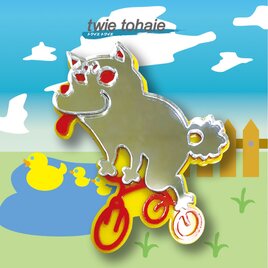 柴犬ブローチon三輪車 リフレクションブローチの画像