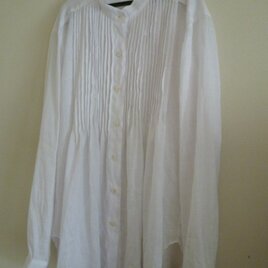 リネンのスタンドカラーシャツ