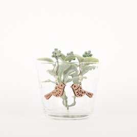 小鳥のピアス　クルミの木のウッドアクセサリー