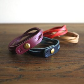 シンプルな三つ編みのレザーブレスレット：CIRCLE