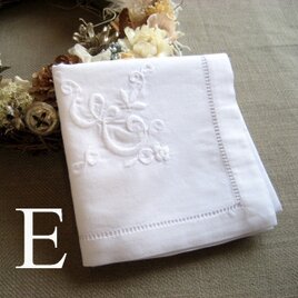 Aging手刺繍イニシャルハンカチ　ホワイトE