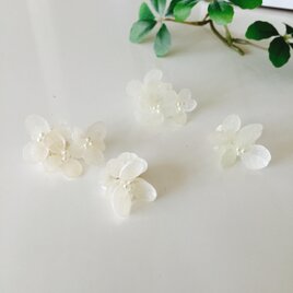 紫陽花の花たっぷりピアス〜ホワイト〜の画像