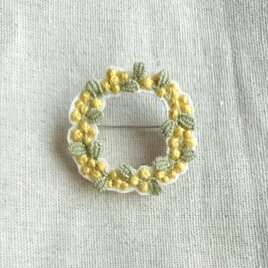 〈受注製作〉刺繍ブローチ mimosa wreath ②の画像