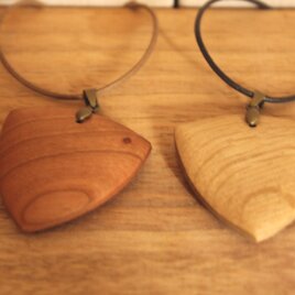 木のアクセサリー「RULO」ペンダント