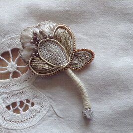 花の刺繍ブローチ（D）の画像