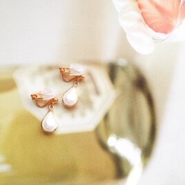 Drop of pearl earringsの画像