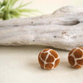 アミメキリンのピアス