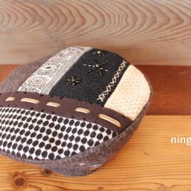 モノクロ・ウールの　ぺちゃんこ・ベレー帽