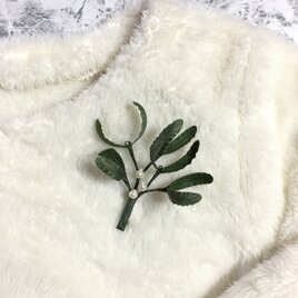 宿り木のブローチA オリーブレザー