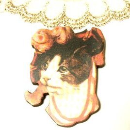 mi12b　ブローチ