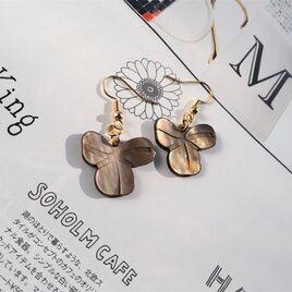 ブラウンシェルの三つ葉のクローバーのピアス　大！！の画像
