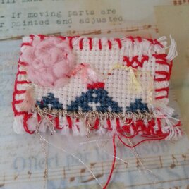 刺繍コラージュブローチ『サーカスがやってきた。』