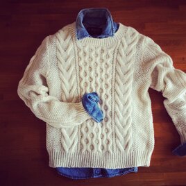 ケーブル編みのセーター《受注製作です》の画像