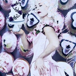 ピンク・カップケーキのマリー・アントワネットの画像