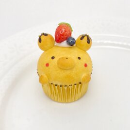 気まぐれなクマのカップケーキマグネット