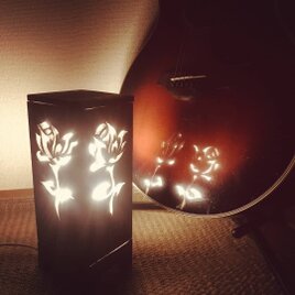 木彫り　LED ベッドサイドランプ　薔薇　ローズの画像