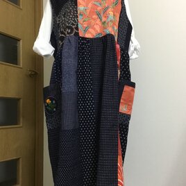 送料無料◆藍染雪ん子書生絣 紅花染めパッチ 刺し子刺繍のジャンパースカートM~Lサイズの画像