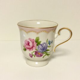 手描きのバラのブーケのマグカップの画像