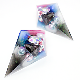 鋭角ピラミッドイヤリング(マリーナベイサンズ)