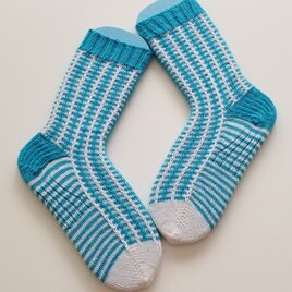 手編み靴下 (ライトブルー&ホワイト)　N001の画像
