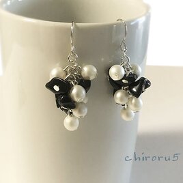 ブラック×ホワイト　モノトーン　ピアス／イヤリング