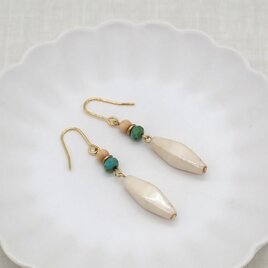 ロングチェコビーズピアス／イヤリング