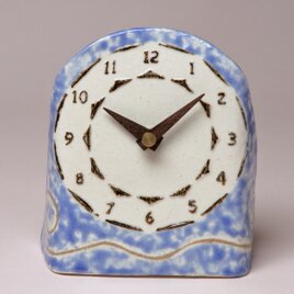 青色の置き時計_うず　(陶製木製針）の画像