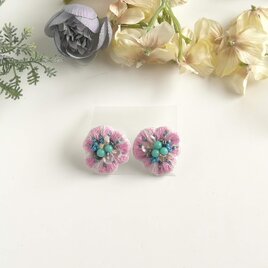 軽やかピンク×ターコイズブルー＊ヴィンテージビーズ＊刺繍ピアス