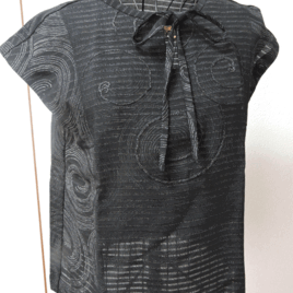 着物リメイクリボンブラウス・黒　渦巻き