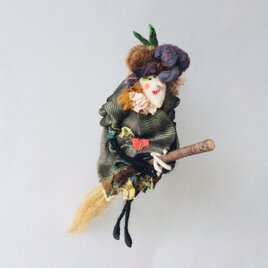 Lupita /魔女人形の画像