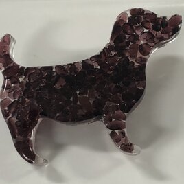 犬（いぬ/ダックスフンド）のブローチ（1月/天然石:ガーネット）の画像