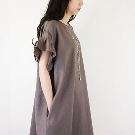 [予約販売]しっとり柔らかモカリネン袖フリルワンピースの画像