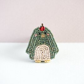 From the sea＊ペンギンのビーズ刺繍ブローチ（ニュートンのりんご）の画像