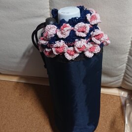 お花飾りのペットボトルカバーの画像
