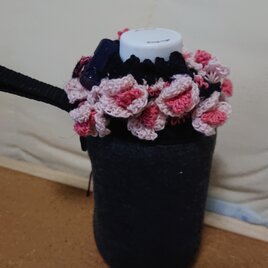 小型お花飾りのペットボトルカバーの画像