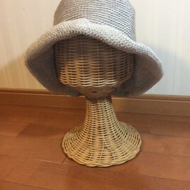 リネンの糸で編んだつば広帽子の画像
