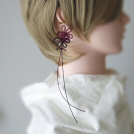 かたっぽイヤーカフ「余韻撼ワス」（臙脂×黒）