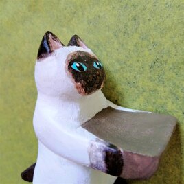 【特別価格】木彫り　置物　ミニ立ちネコ　シャム　リング置き