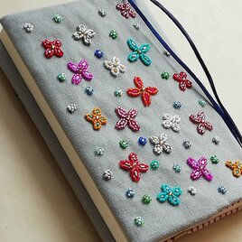 ブックカバー 「フラワー」 ビーズ刺繍 (文庫本用)の画像