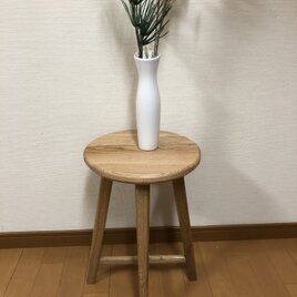 オーク無垢材のスツールの画像