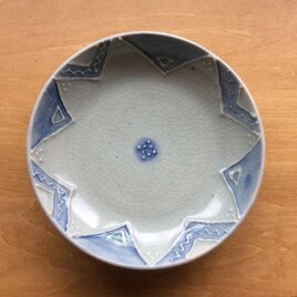 ブルーの模様皿の画像