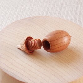 日本のどんぐりシリーズ　ウバメガシの木彫アロマディフューザー 受注制作の画像