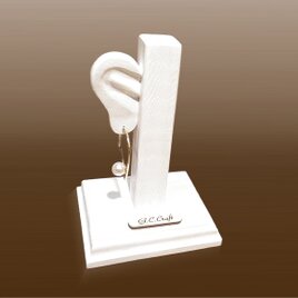 片耳マネキンピアススタンド・ホワイト（右耳）