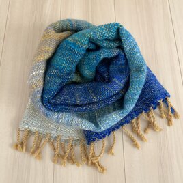 手紡ぎ糸の手織りストール［青グラデーション］