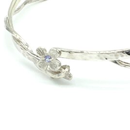 つる草と小花のバングル(槌目)