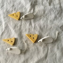 お得セット【陶土】ネズミとチーズのブローチ　セットの画像