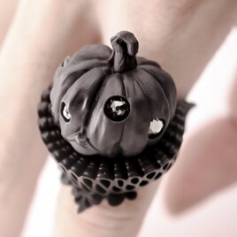 OBAKEDAZO ”Pumpkin head” Black collar / RINGの画像