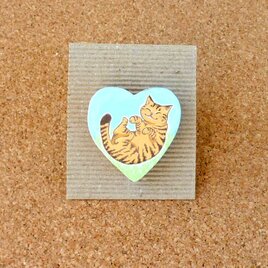 ごろりん猫の手描きブローチ・茶トラB