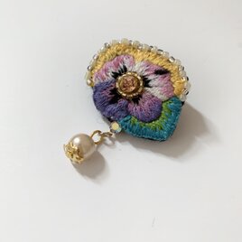 パンジーのおとなブローチ